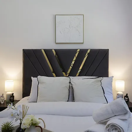 Hayy Luxury Retreat At The Nyaraló Bradford