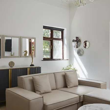 Hayy Luxury Retreat At The Nyaraló Bradford