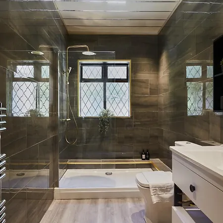 Hayy Luxury Retreat At The Брадфорд