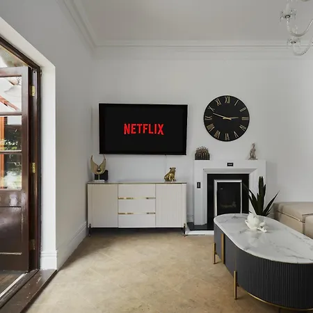 בית נופש Hayy Luxury Retreat At The בראדפורד